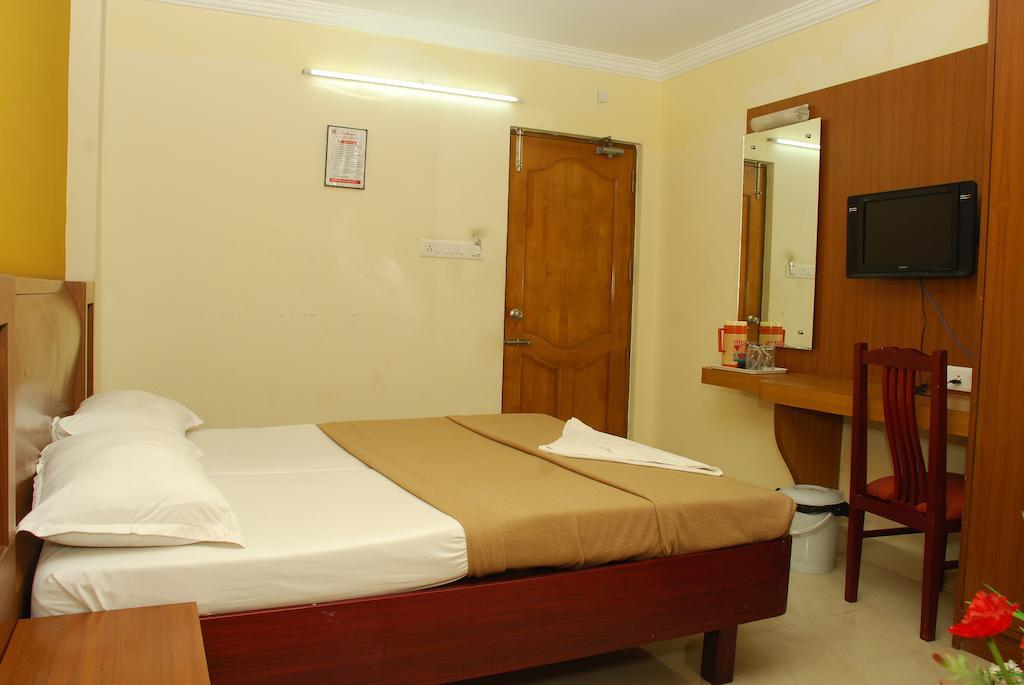 City Manor Hotel Madrás Habitación foto